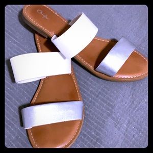 Curfew - NEW (w.o.t.) silver/white flat sz10